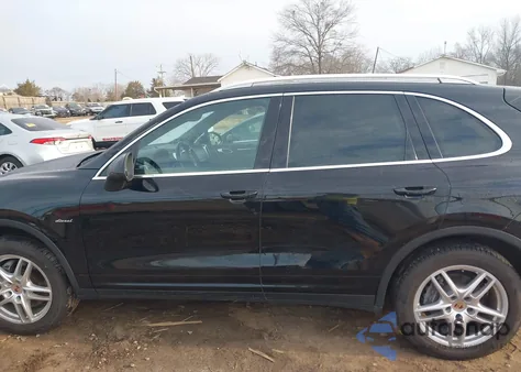 2013 Porsche Cayenne Diesel z USA, uszkodzony, nr VIN WP1AF2A23DLA40994